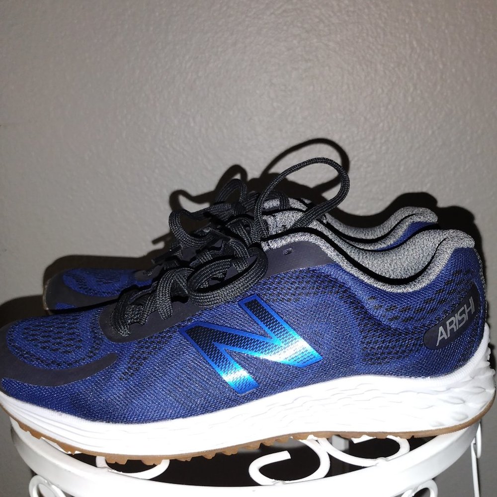 Boys navy blue tennis shoes